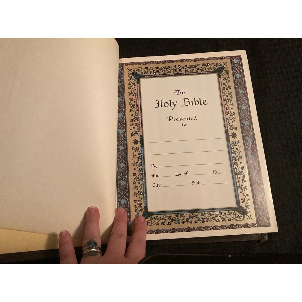 Vintage Holy Bible Family Record Edition, Red Letter,‎ King James Version
